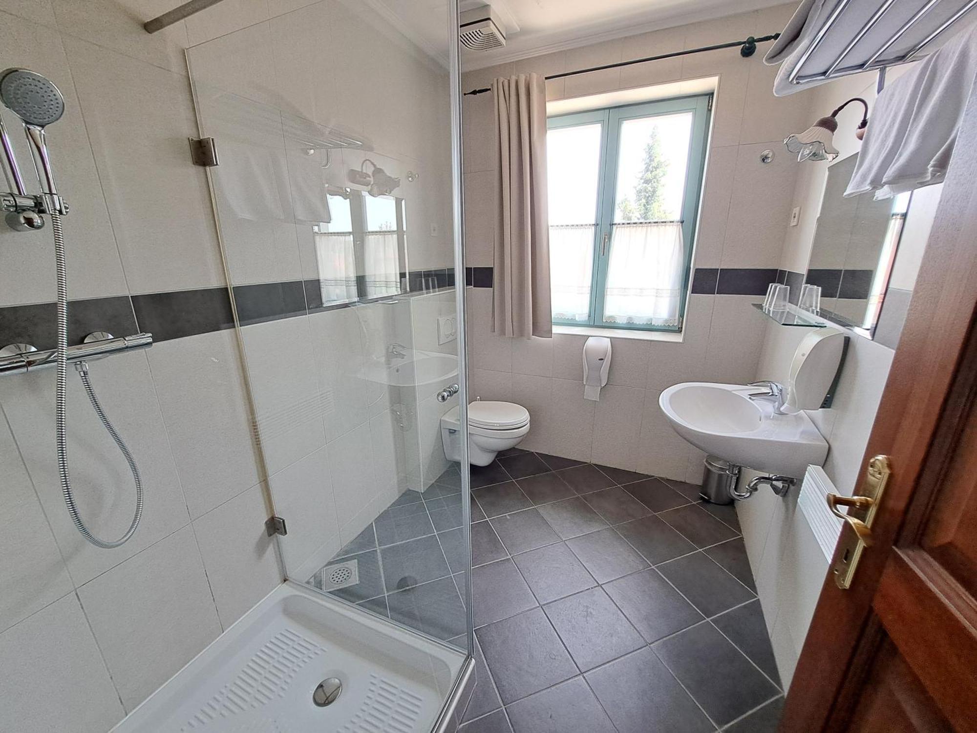 Parma Guesthouse & Apartments Maribor Ngoại thất bức ảnh