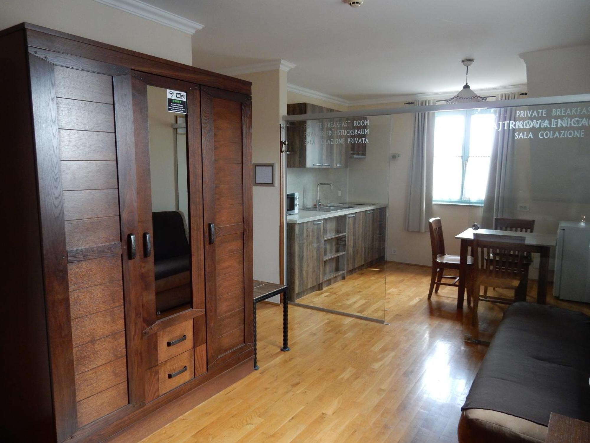 Parma Guesthouse & Apartments Maribor Ngoại thất bức ảnh