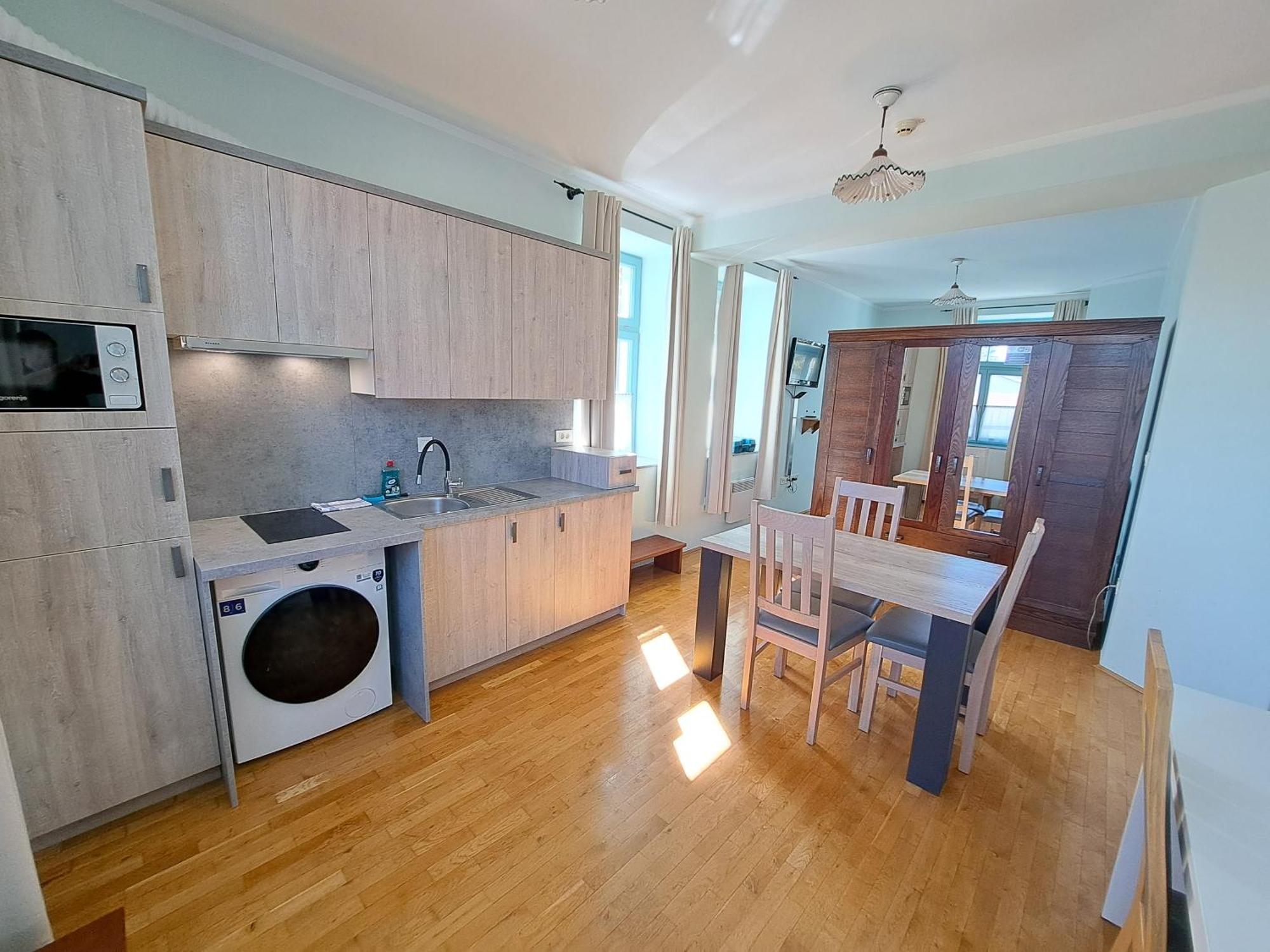 Parma Guesthouse & Apartments Maribor Ngoại thất bức ảnh